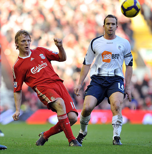 足球中扮演 足球中扮演